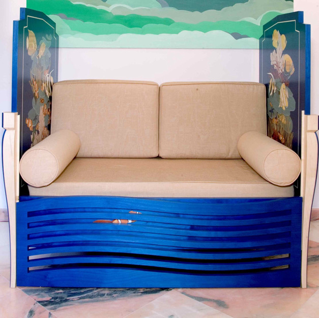 Cream bed — left panel detail, surgeonfish shoal